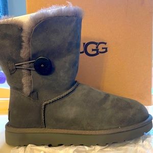 UGG Boots.  Size 8 .  Grey.  Brand New